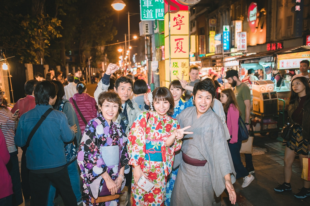 寧夏夜市 日本人穿浴衣逛夜市 上田一家來台灣 夜市吃到飽 台灣人好熱情